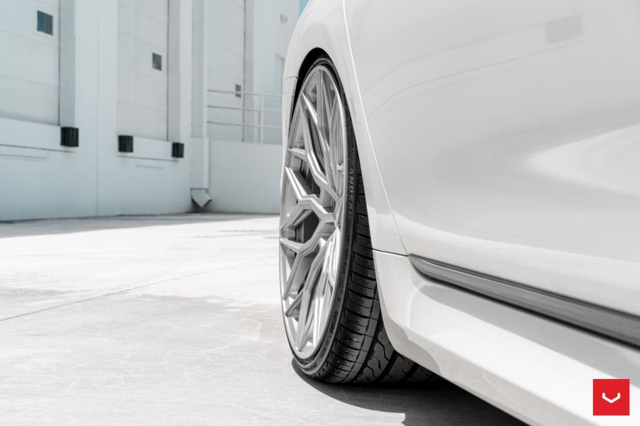 Детали экстерьера BMW 740i on Vossen Wheels (HF-2) 2018 года  (фото 8 из 15)